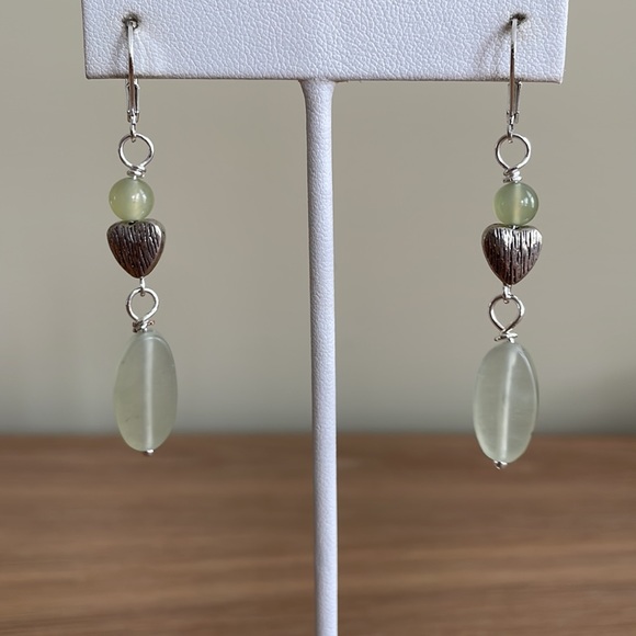 HAND CRAFTED EARRINGS Pale Mint Green Chrysolite Brushed Silver Plated Hearts - Picture 6 of 13